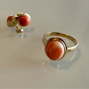 Coral Cabachon Bezel Set 14K Yellow Gold Ring  Size 5.25 Matching Coral Earrings